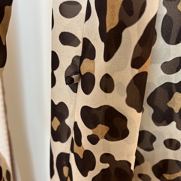 Blouse leopard print size M/L lightweight HKR Collections - Picture 4 of 9